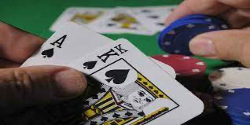 Luật đánh xì tố có phần gióng với bài Poker